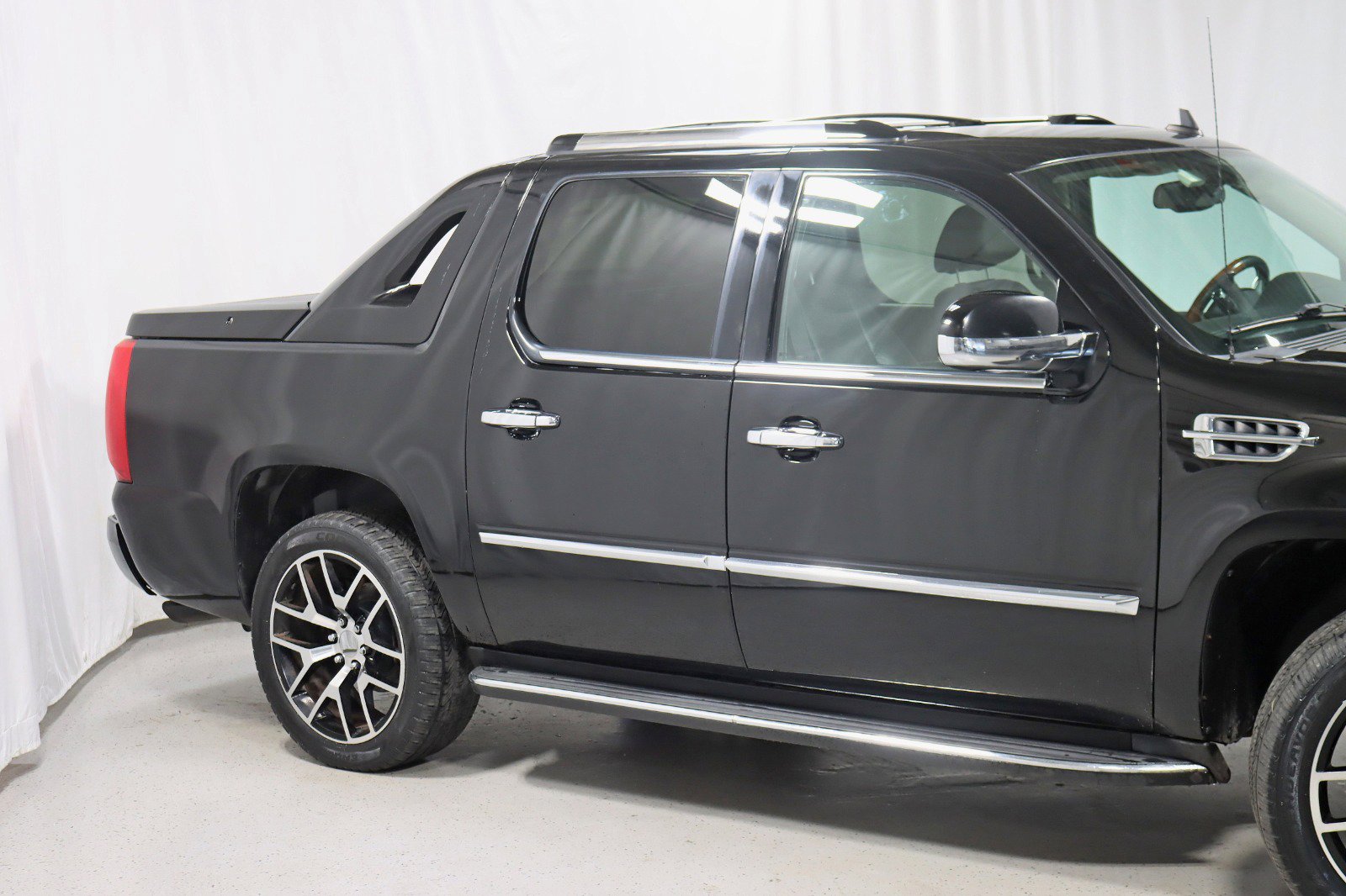 Used 2011 Cadillac Escalade EXT AWD/4WD image 3