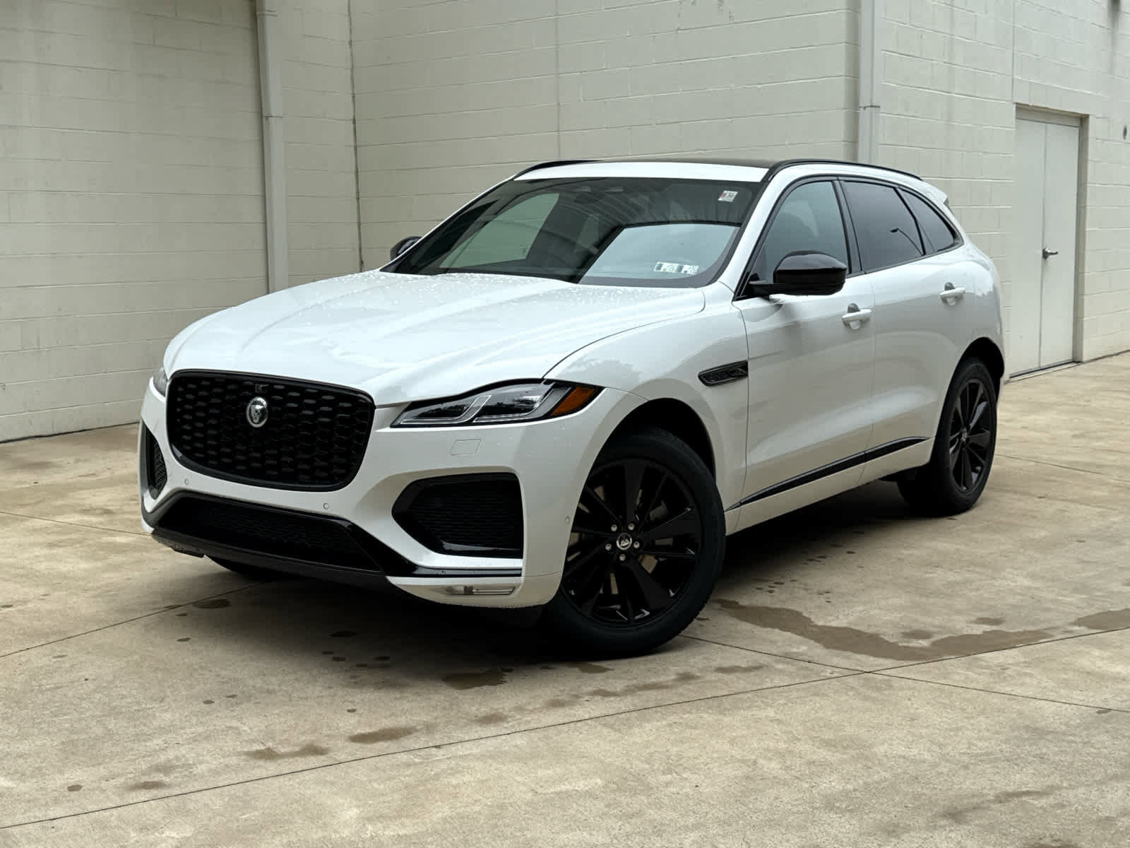 New 2026 Jaguar F-PACE R-Dynamic S image 1