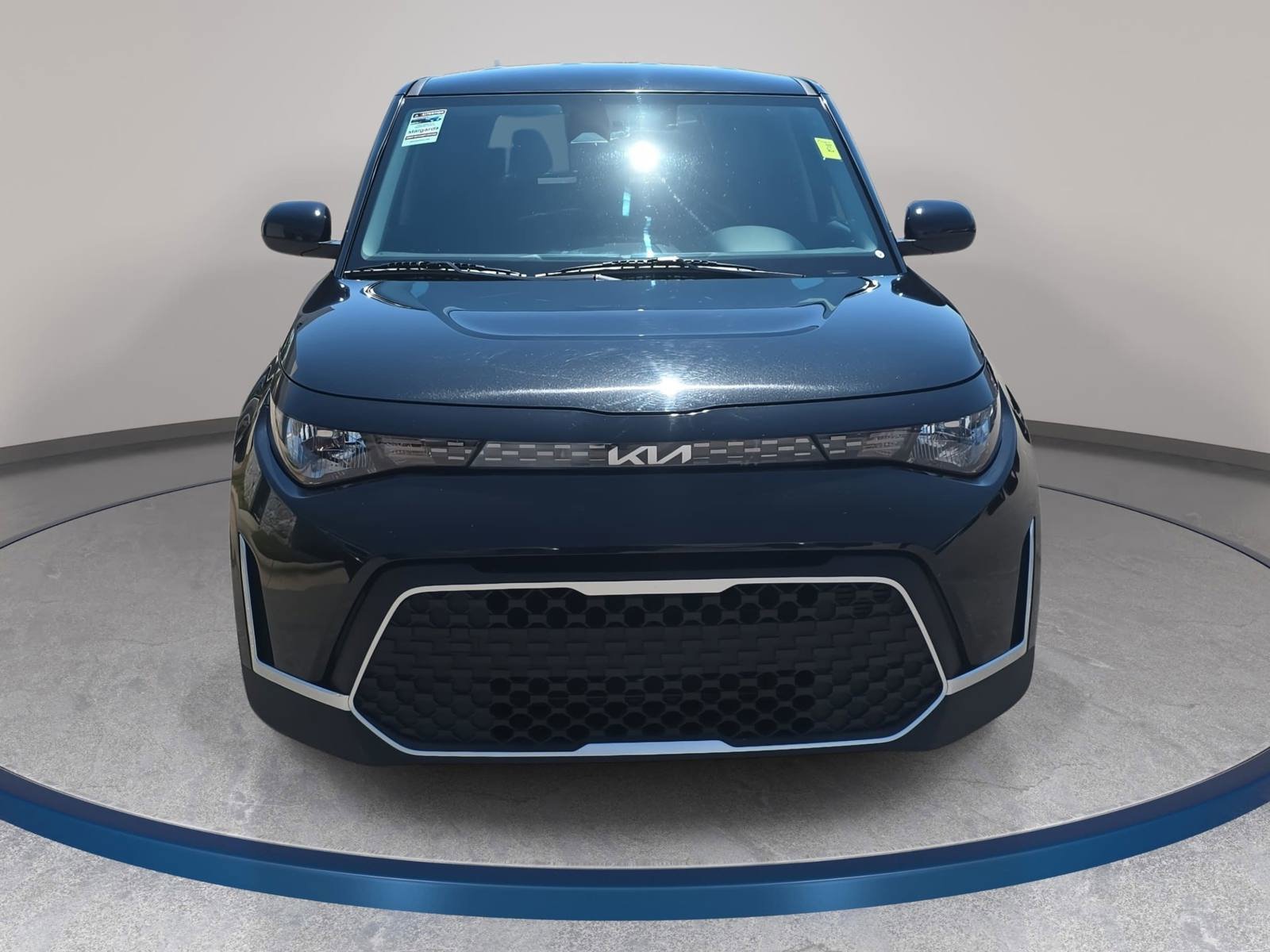 Used 2024 Kia Soul LX w/ Option Group 015 FWD image 2