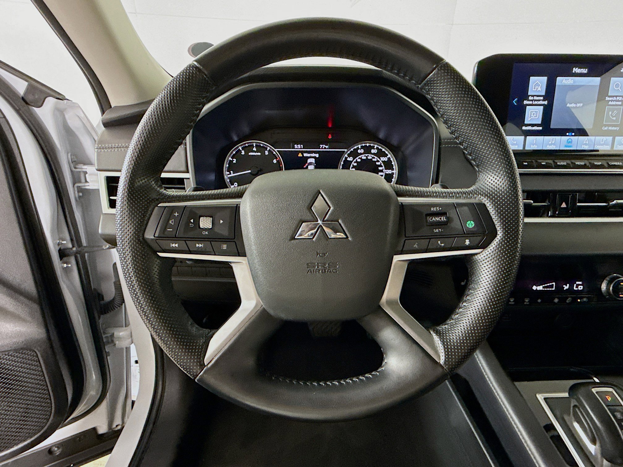 Used 2024 Mitsubishi Outlander SE Black Edition FWD image 11