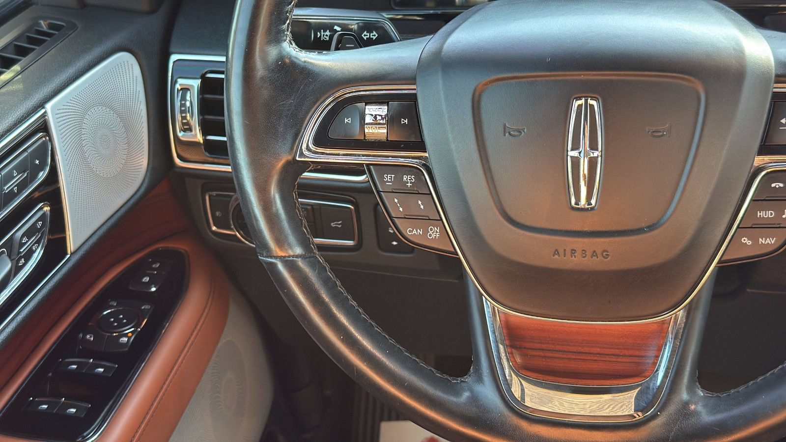 Used 2021 Lincoln Navigator L Reserve AWD/4WD image 16