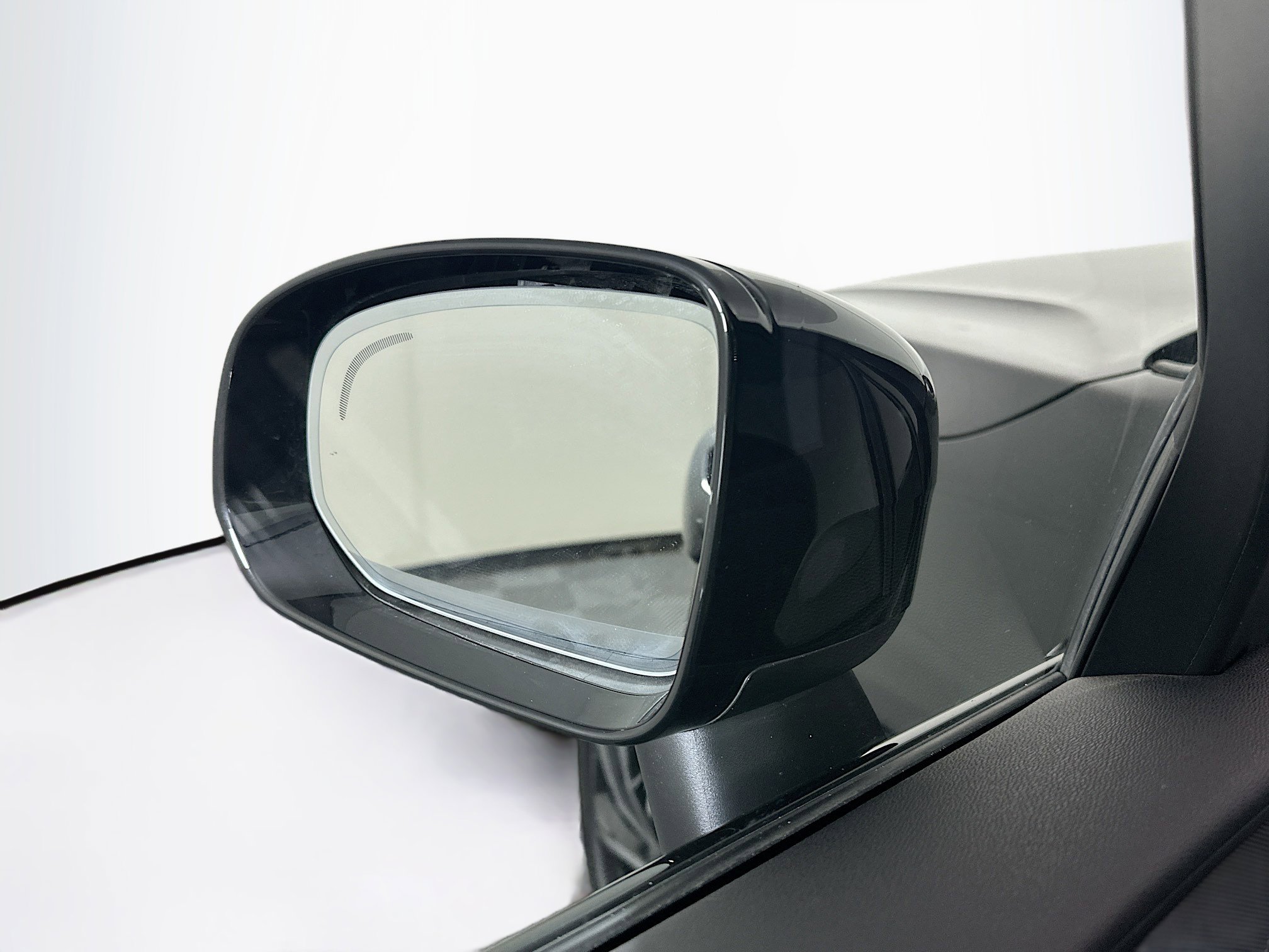 Used 2025 Volvo XC60 B5 Plus w/ Climate Package image 16