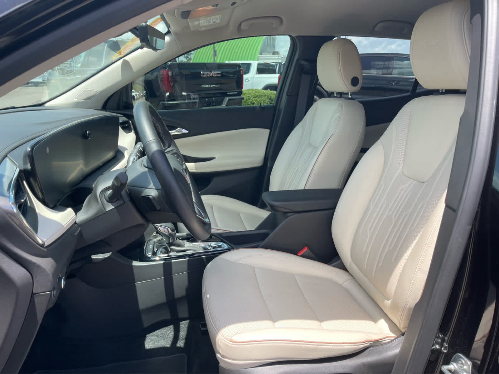 Used 2025 Buick Encore GX Avenir w/ Avenir Technology Package FWD image 10