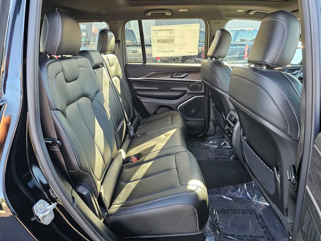 New 2025 Jeep Grand Cherokee L Limited w/ Black Appearance Package AWD/4WD image 14