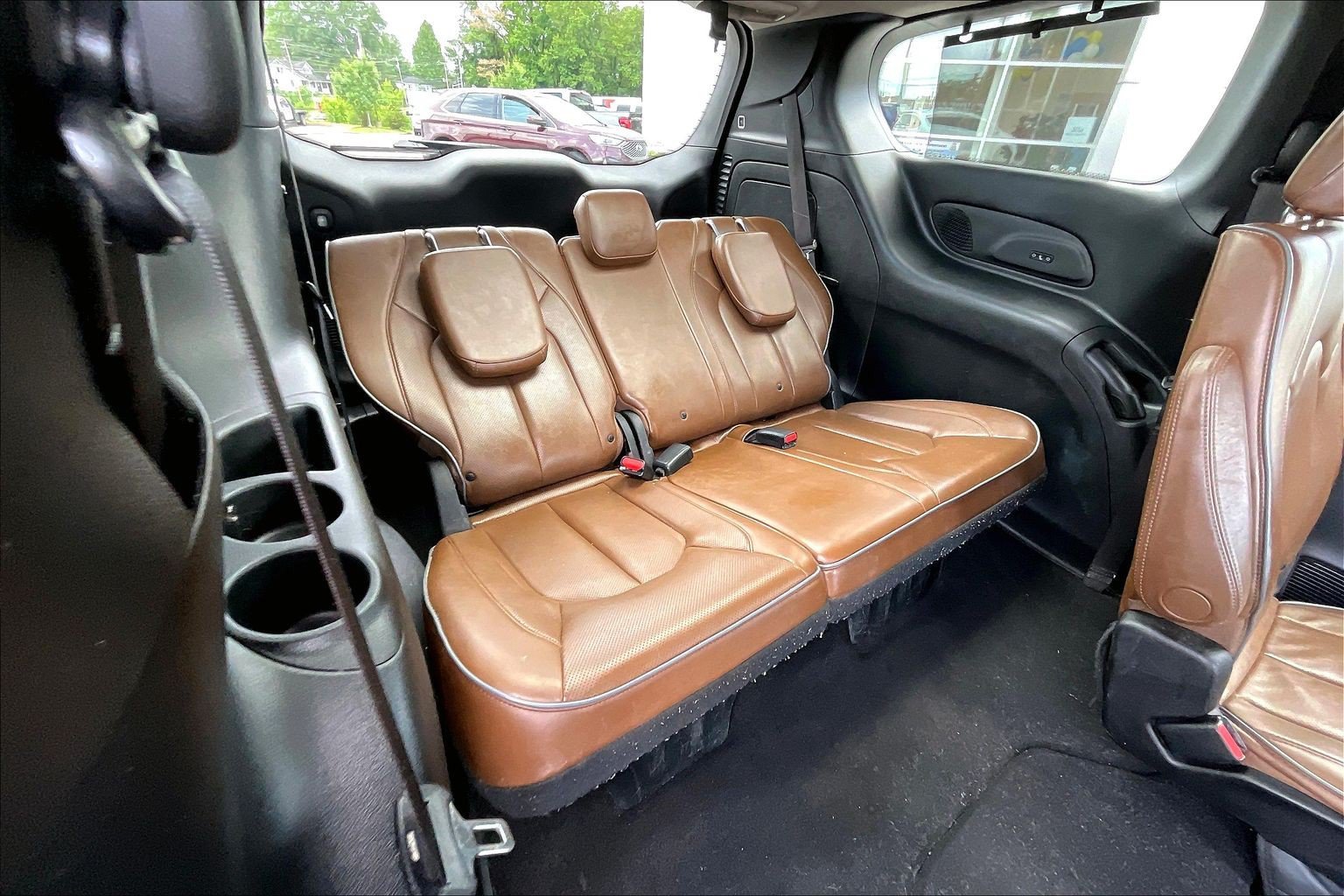 Used 2018 Chrysler Pacifica Limited w/ Tire & Wheel Group FWD image 27