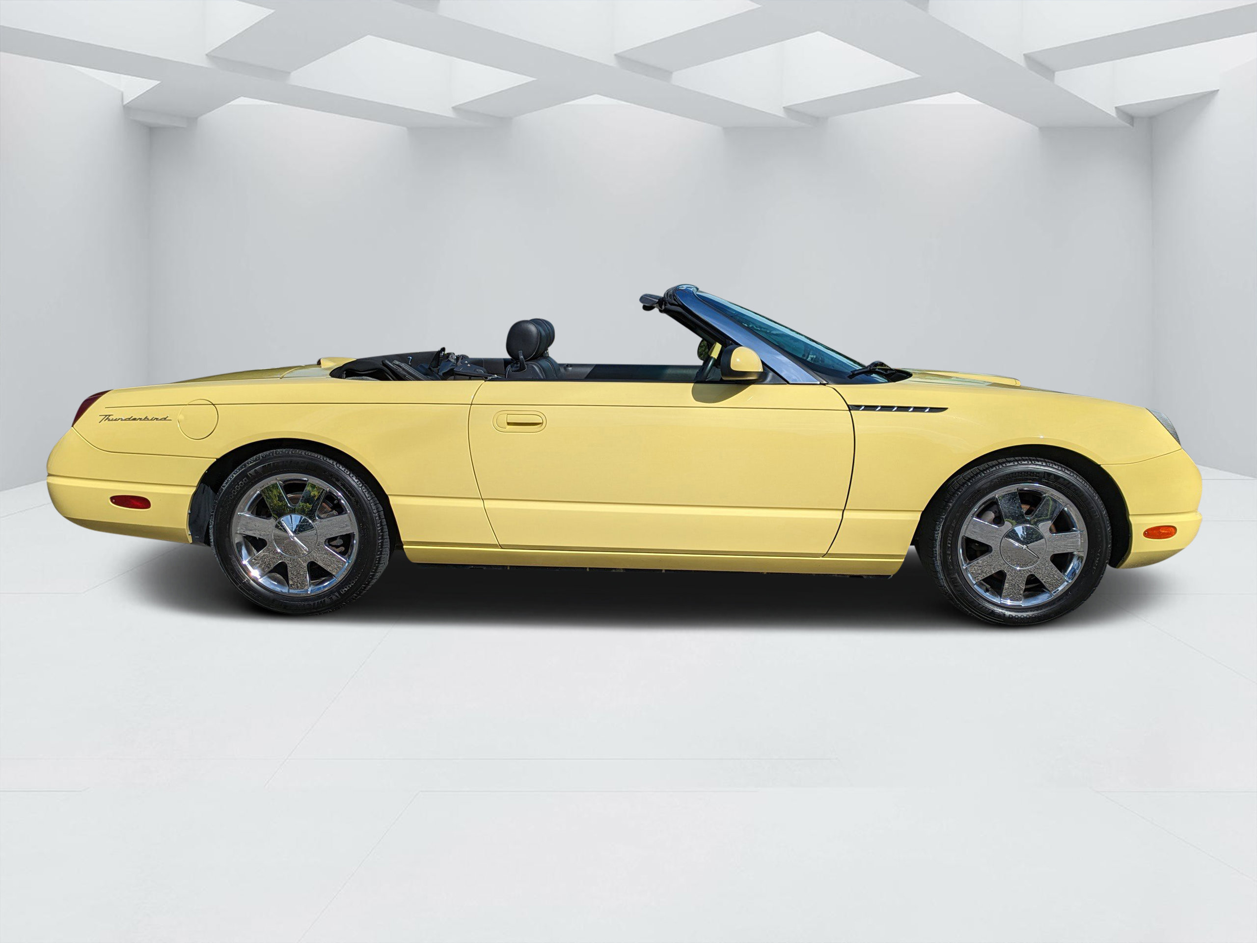 Used 2002 Ford Thunderbird RWD image 2