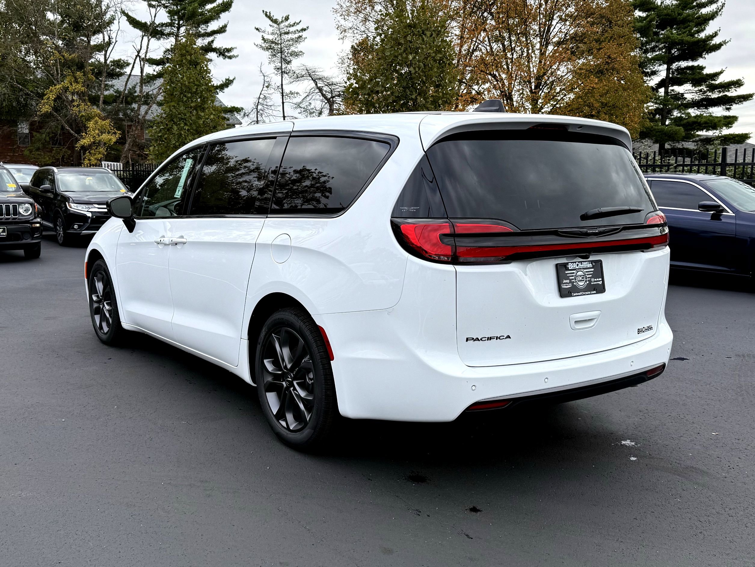 New 2026 Chrysler Pacifica Select image 7