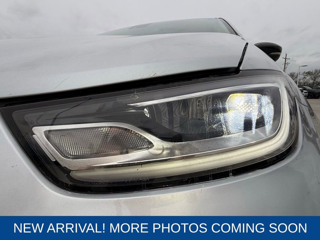 Used 2024 Chrysler Pacifica Touring-L image 9