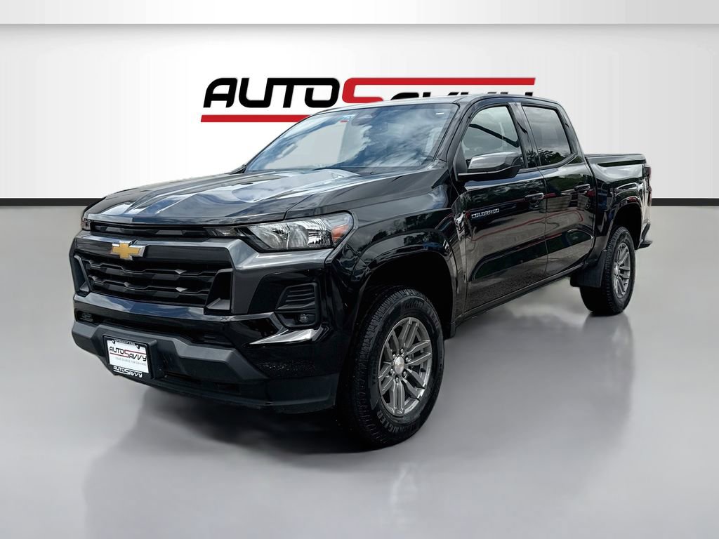 Used 2024 Chevrolet Colorado LT w/ LT Convenience Package II AWD/4WD image 3