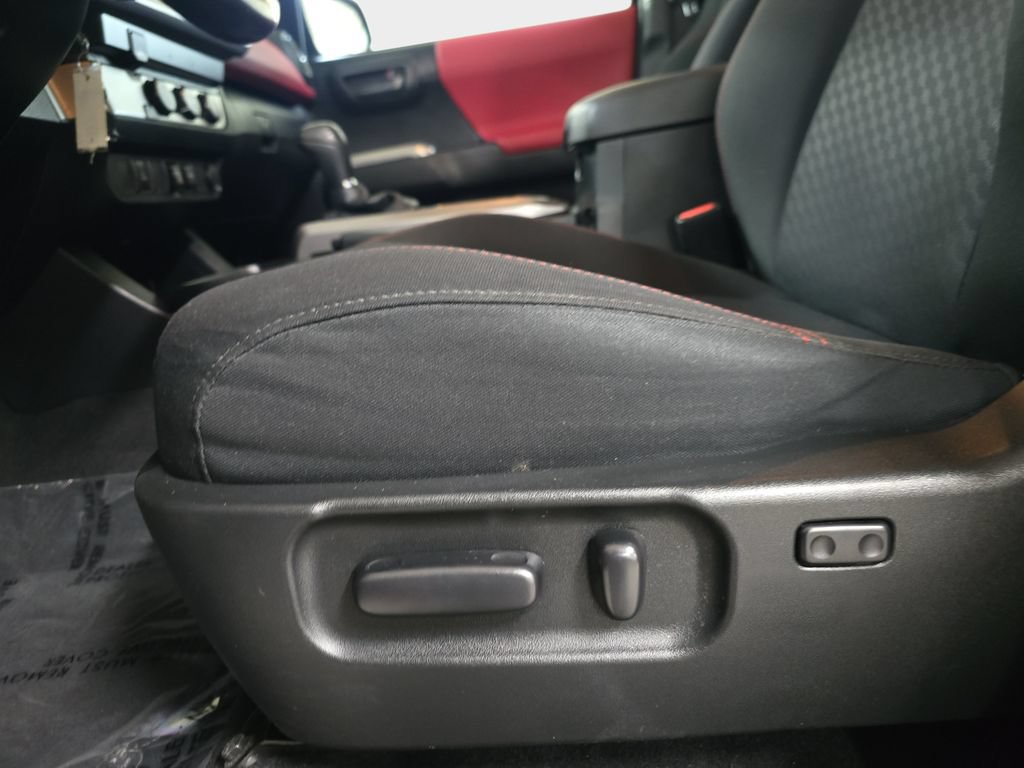 Used 2020 Toyota Tacoma SR5 RWD image 28