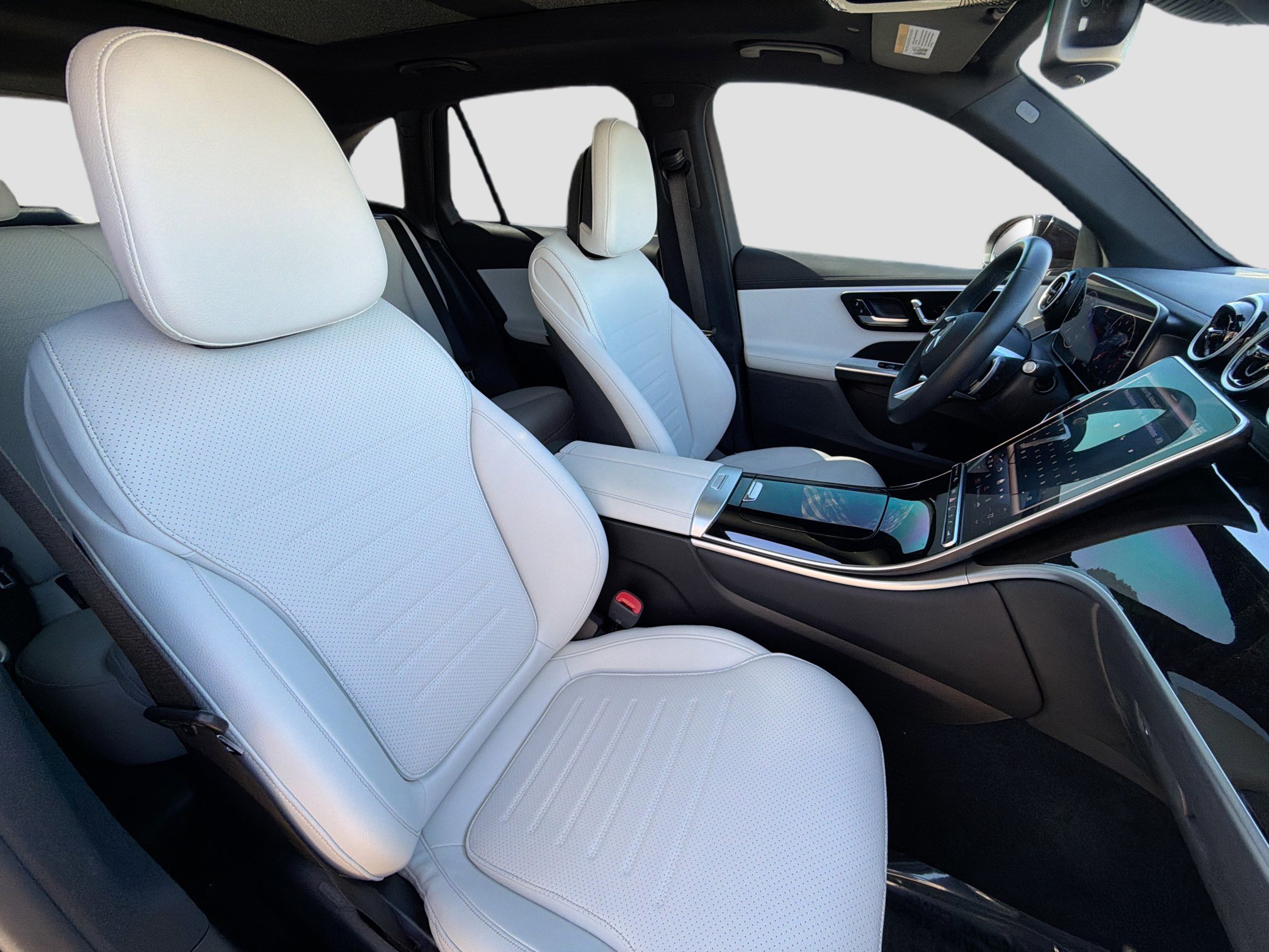 Used 2024 Mercedes-Benz GLC 300 4MATIC image 15