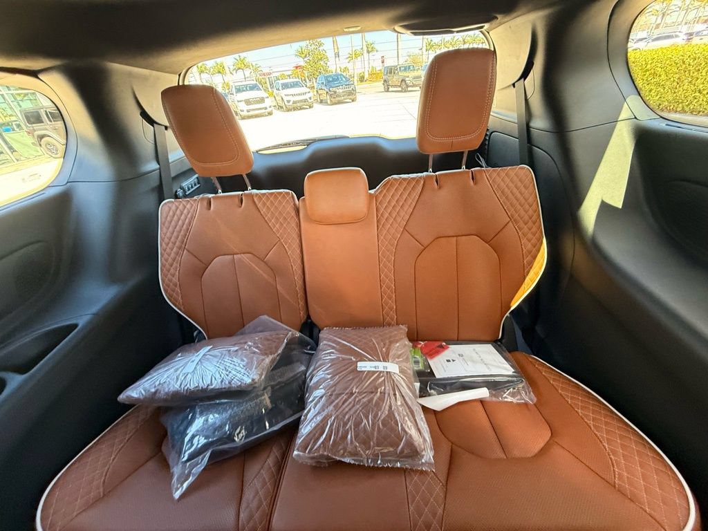 New 2026 Chrysler Pacifica Pinnacle FWD image 28