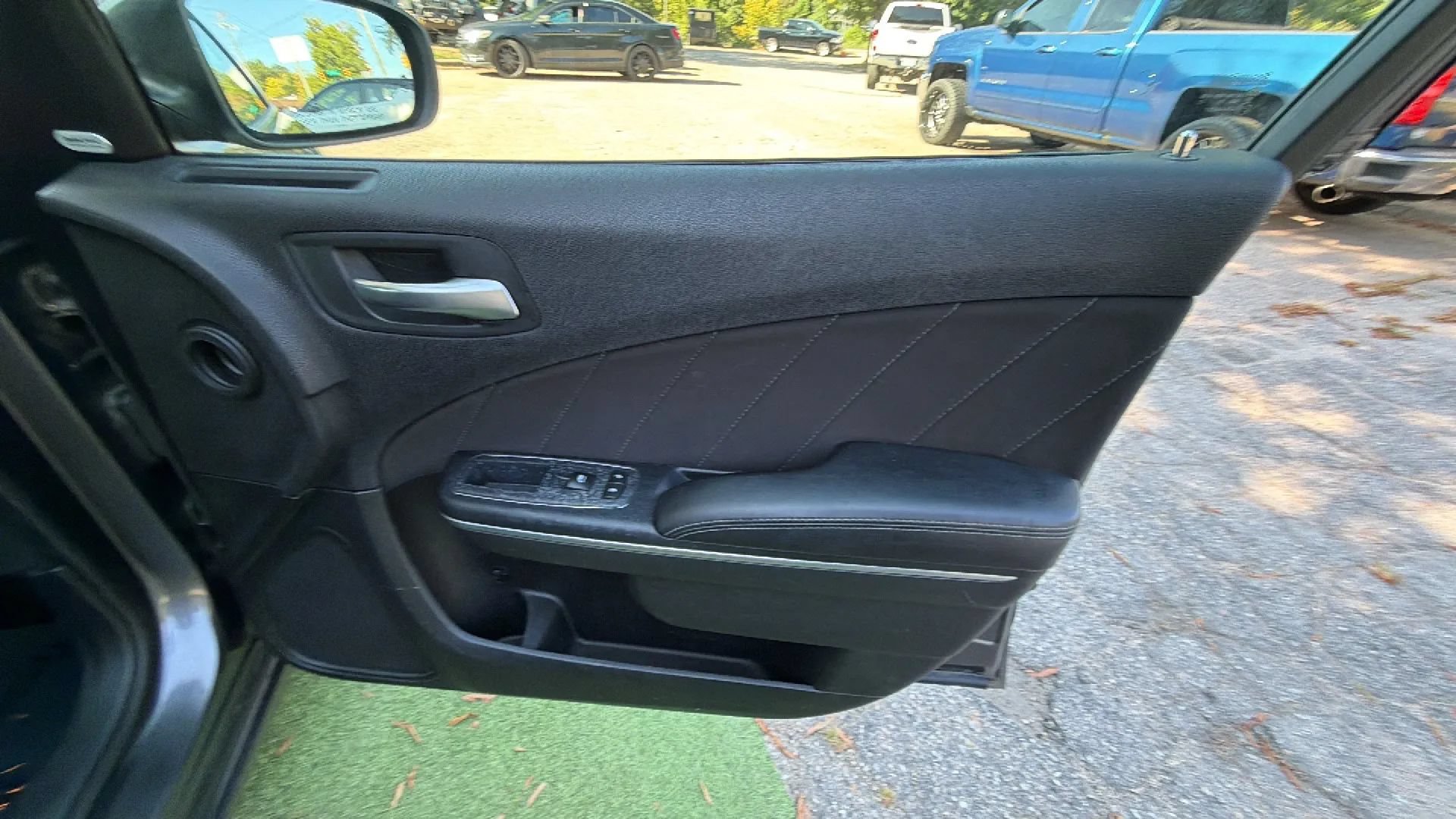 Used 2015 Dodge Charger SXT RWD image 22