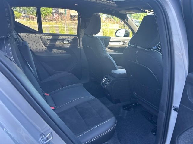 Certified 2025 Volvo XC40 B5 Plus AWD/4WD image 13