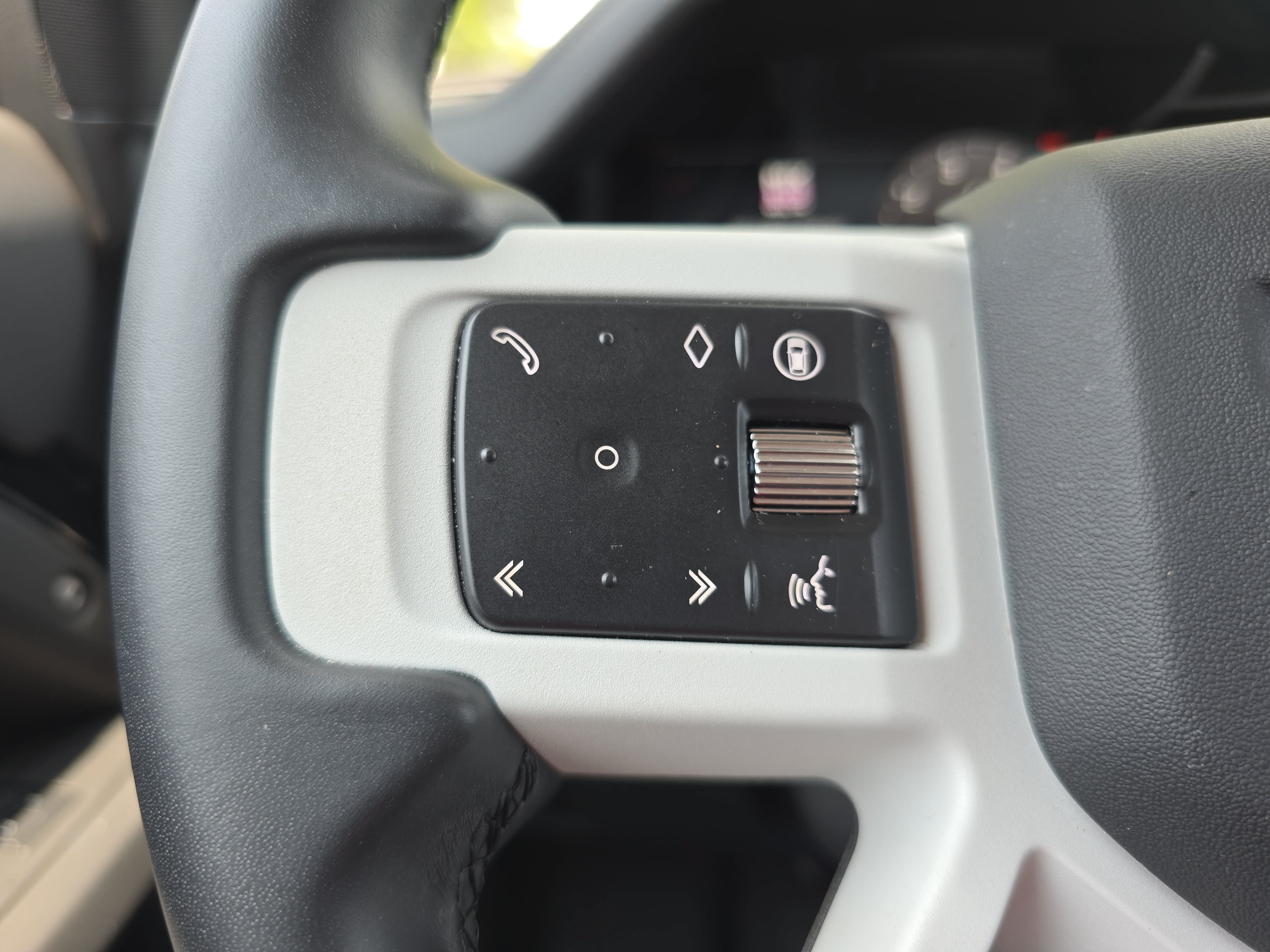 Certified 2025 Land Rover Defender 110 S AWD/4WD image 16