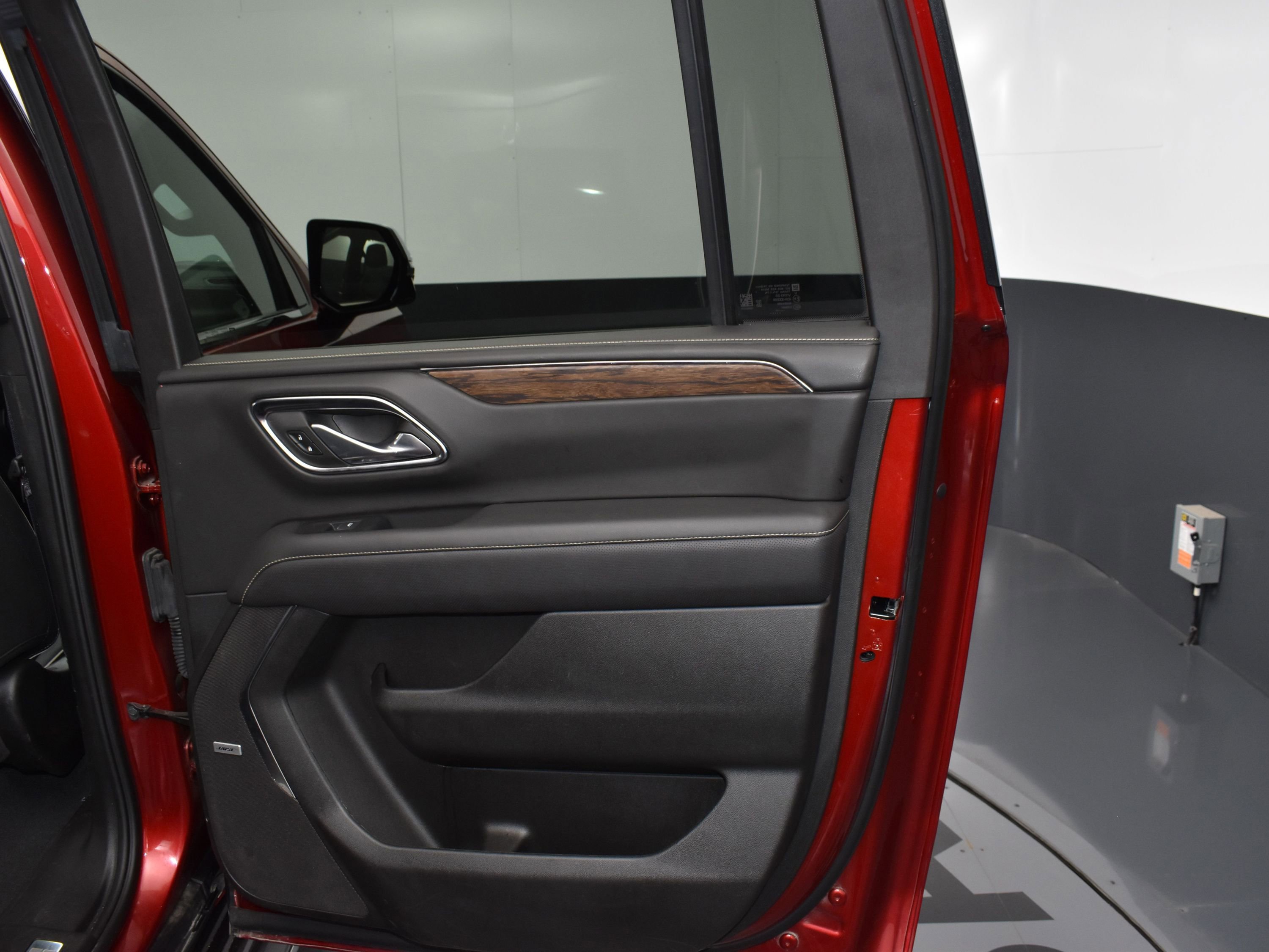 Certified 2024 Chevrolet Suburban Premier w/ Premium Package image 18