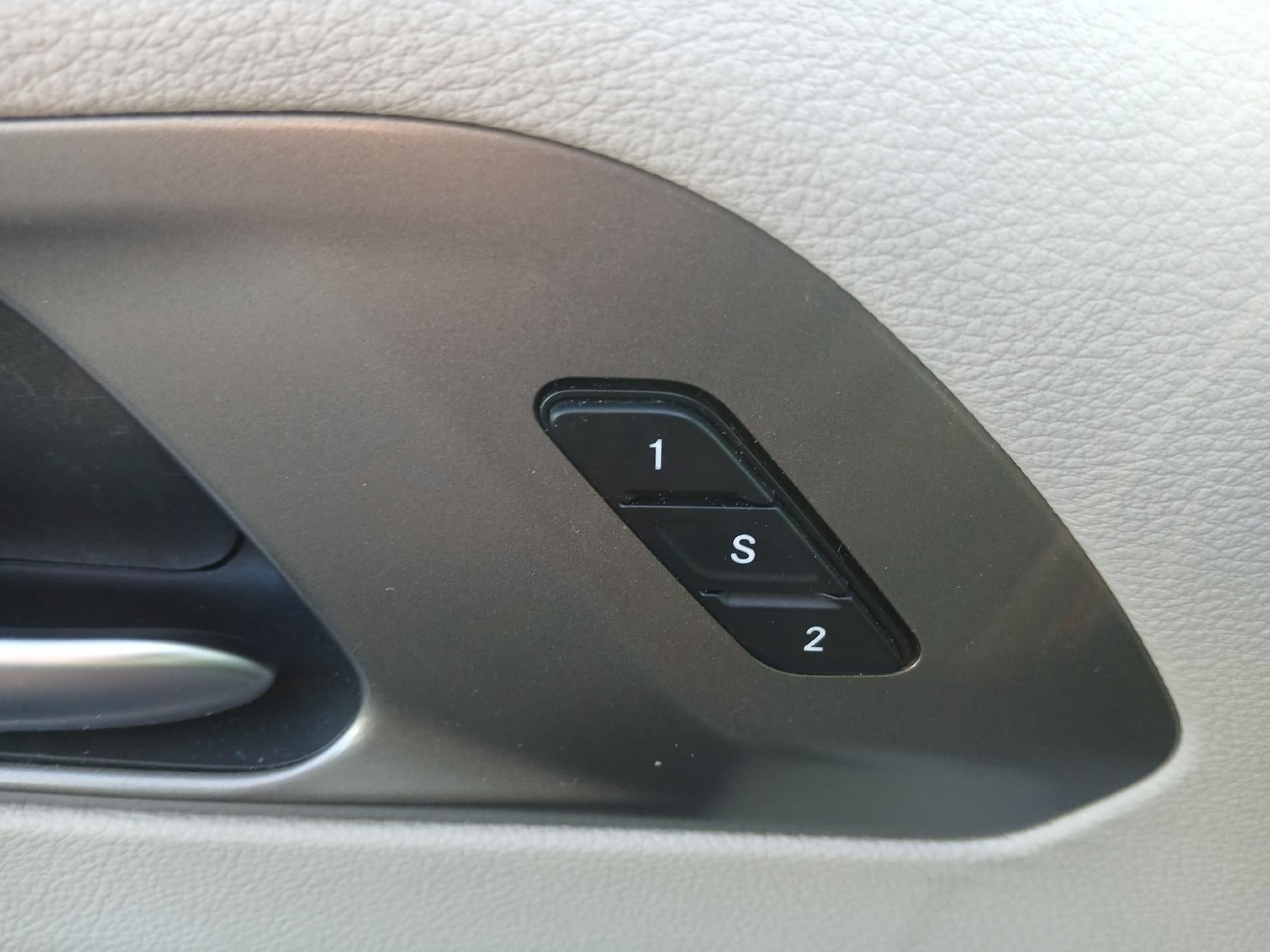 Used 2021 Chrysler Pacifica Touring-L w/ Premium & Safety Sphere Group FWD image 13