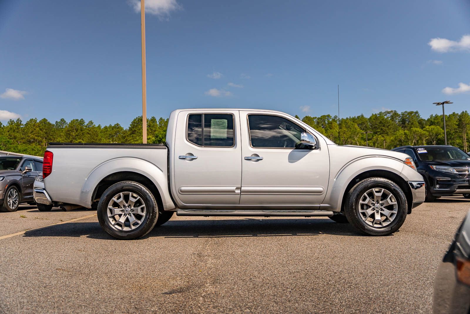 Used 2019 Nissan Frontier SL RWD image 8