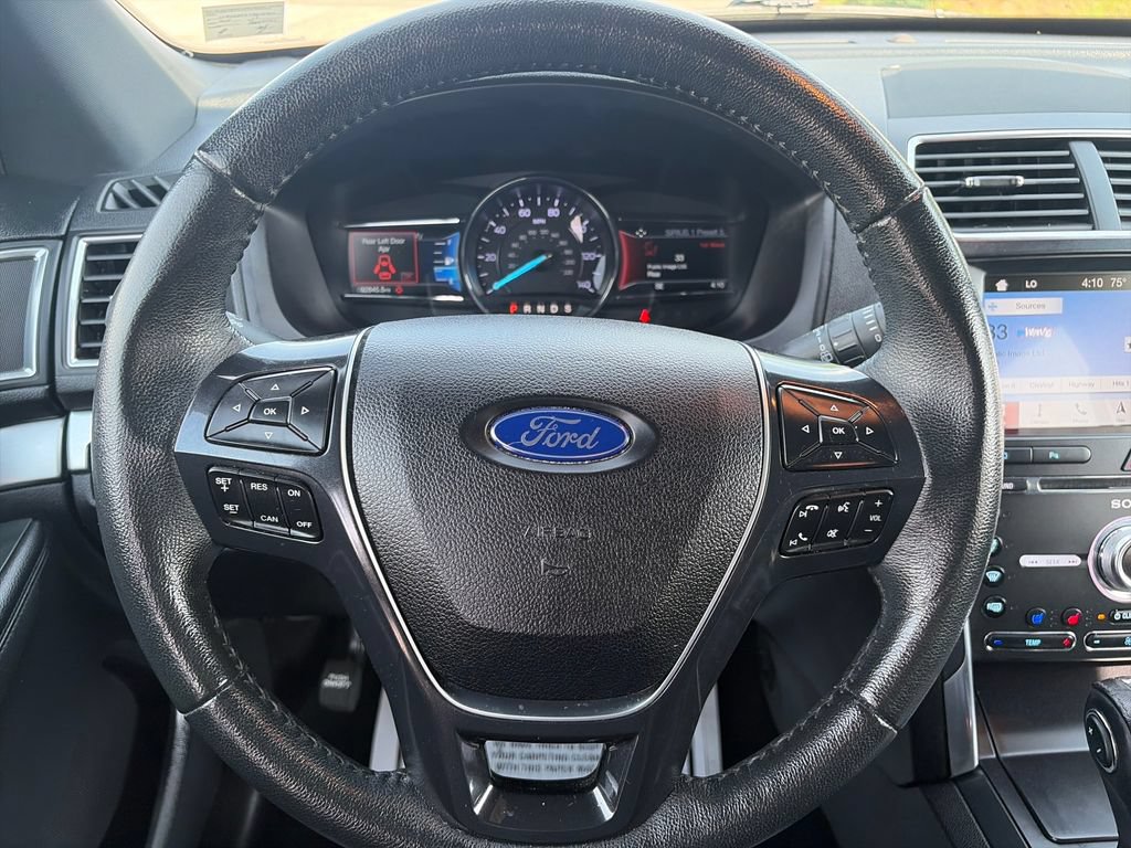 Used 2018 Ford Explorer Limited AWD/4WD image 15