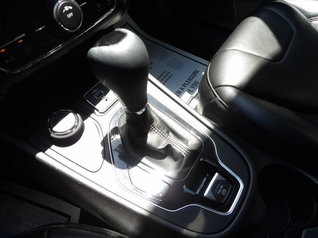 Used 2021 Jeep Cherokee Latitude Plus AWD/4WD image 29
