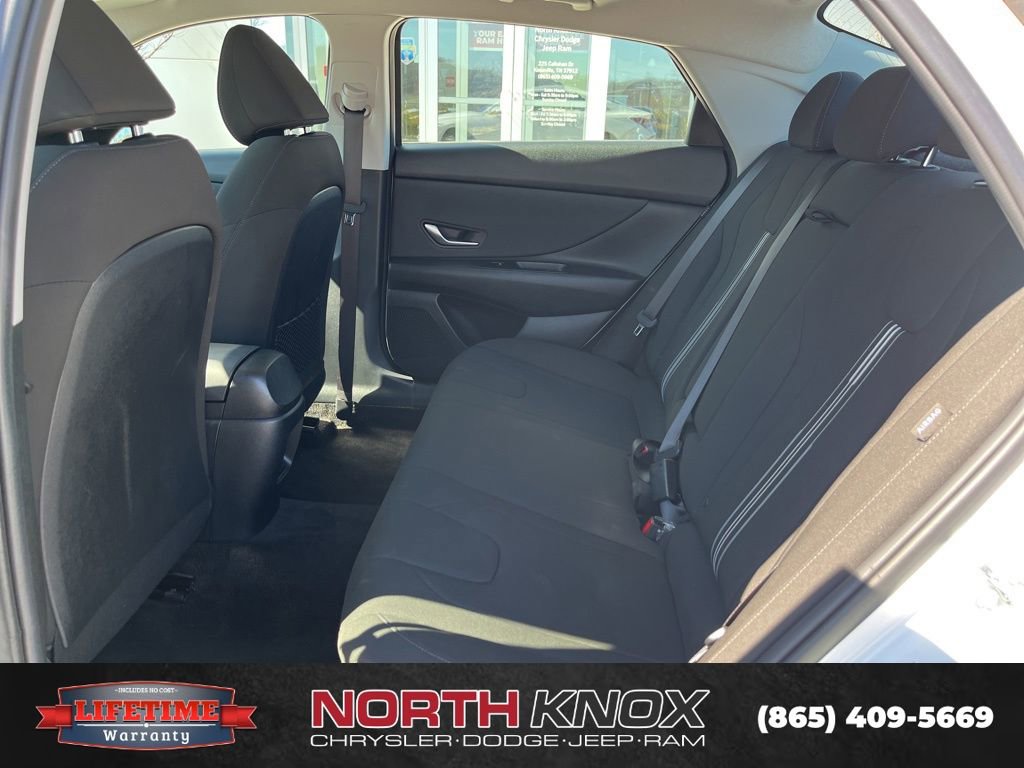 Used 2025 Hyundai Elantra SEL image 14