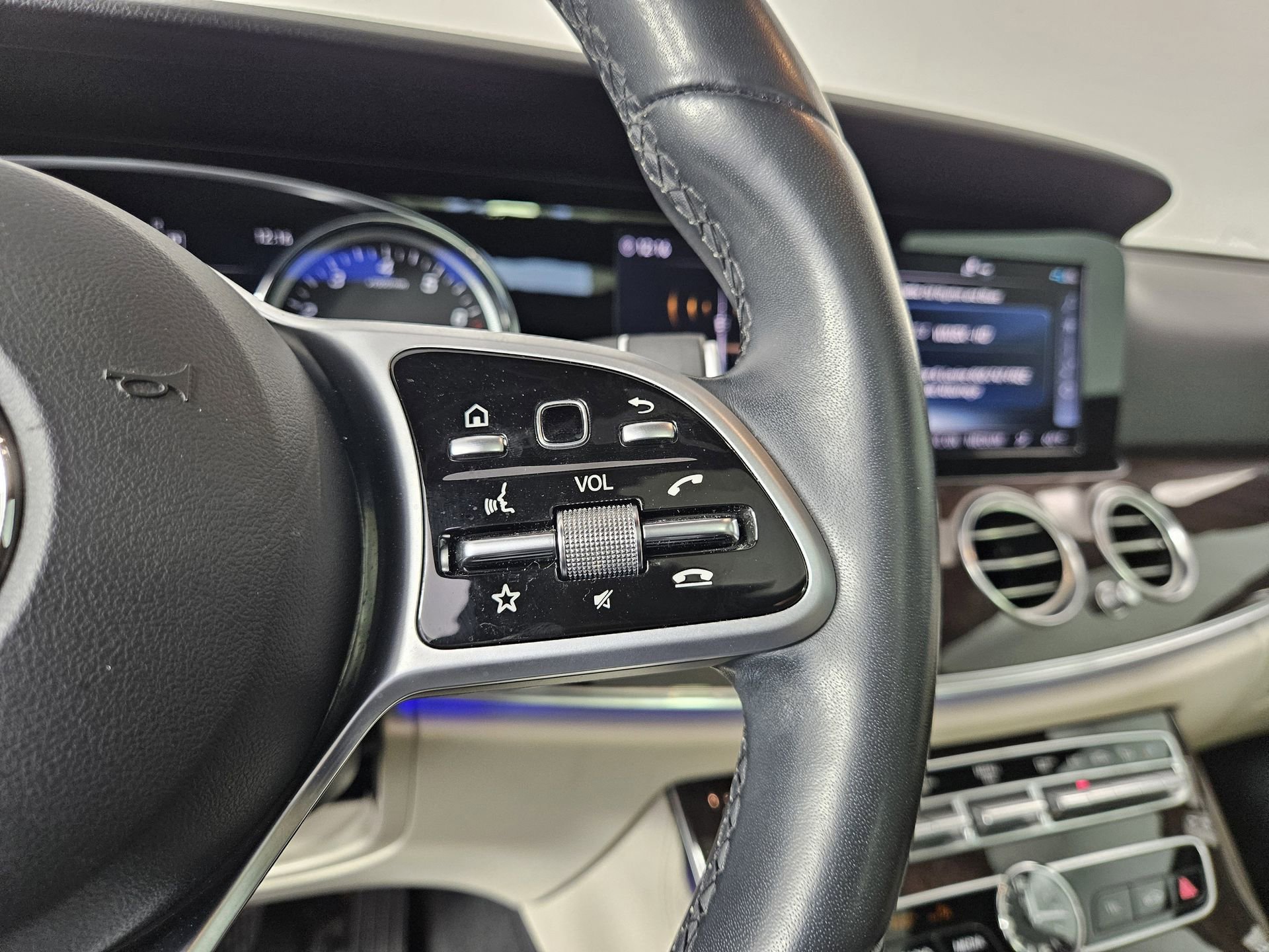 Used 2019 Mercedes-Benz E 450 4MATIC Wagon image 25