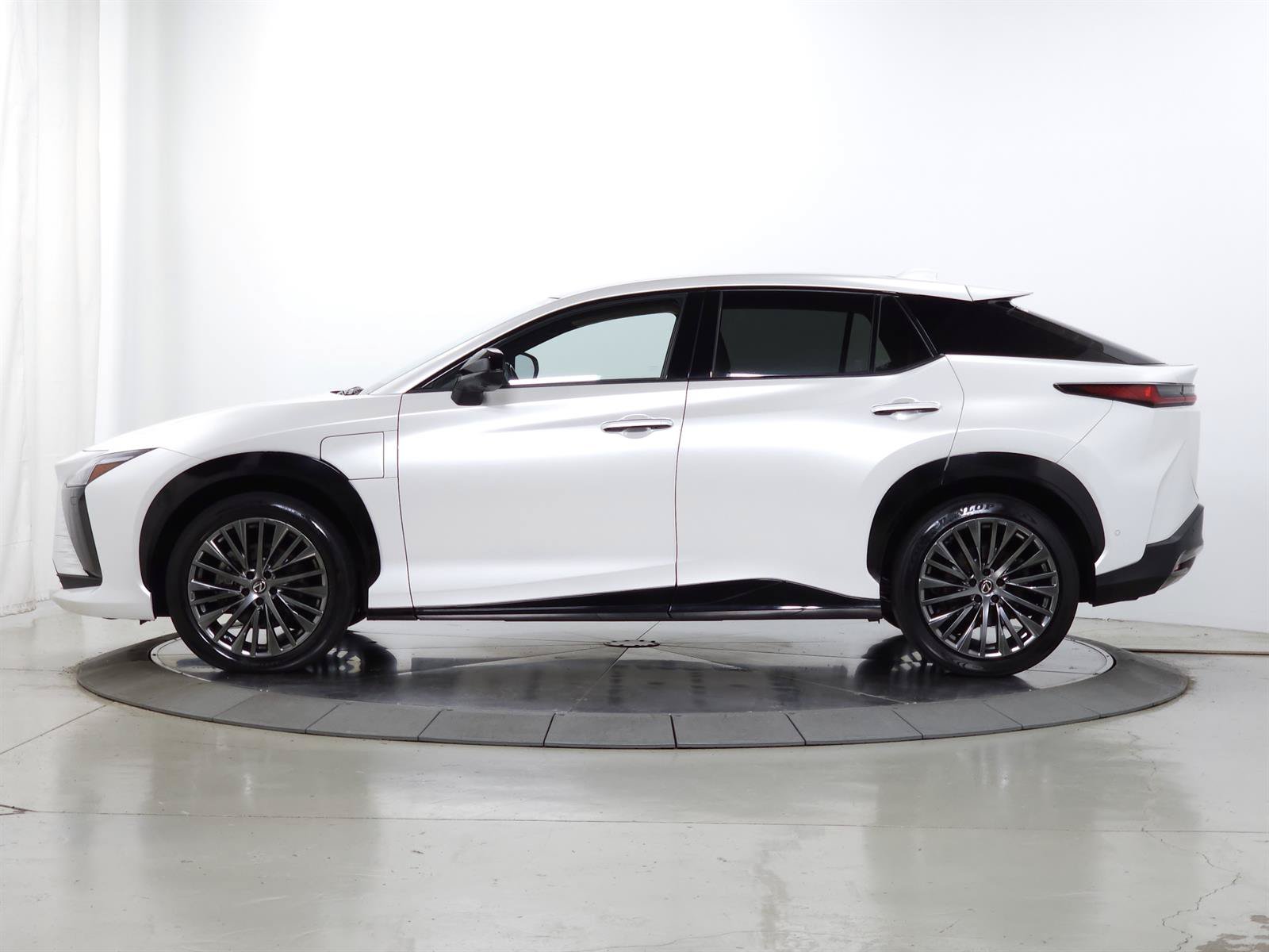 Certified 2023 Lexus RZ 450e Premium w/ Accessory Package (2T) AWD/4WD image 5