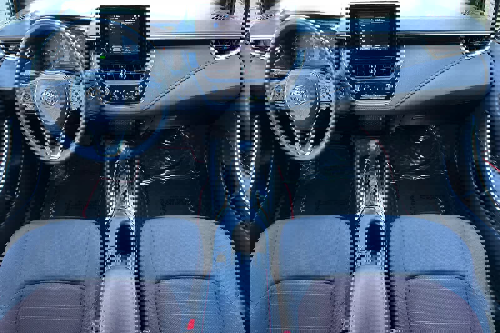 Used 2023 Toyota Corolla SE image 3