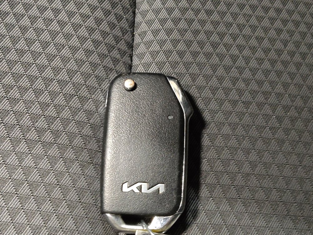 Used 2023 Kia Soul LX w/ LX Technology Package FWD image 32