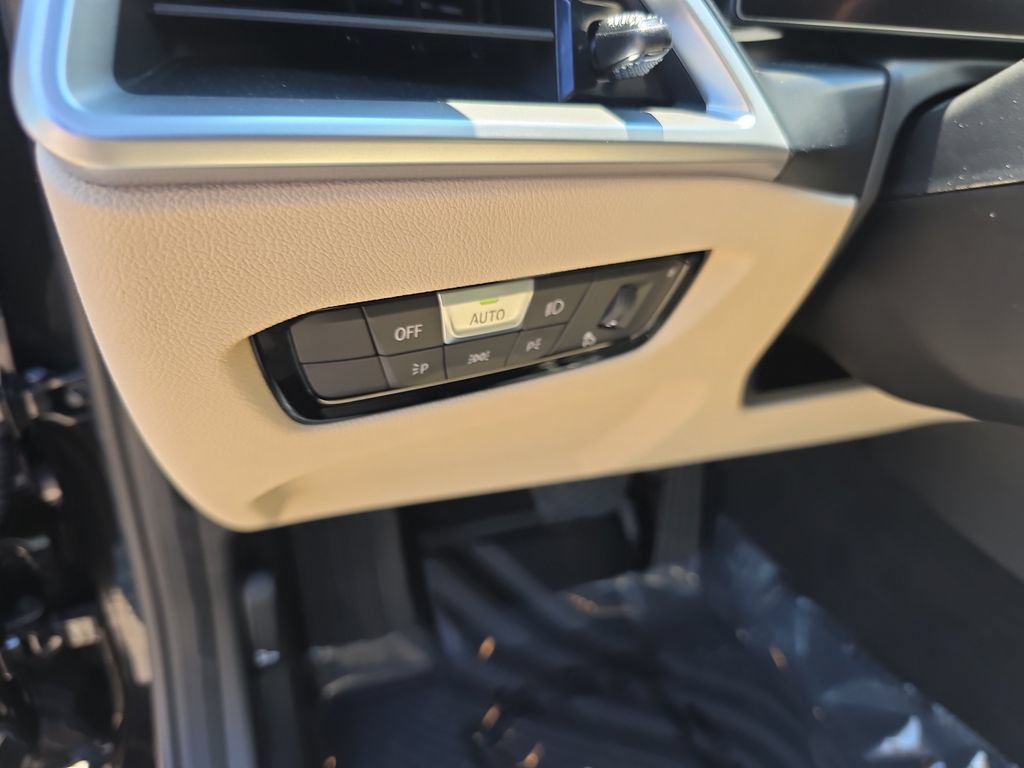 New 2026 BMW 330i xDrive Sedan w/ Premium Package AWD/4WD image 12