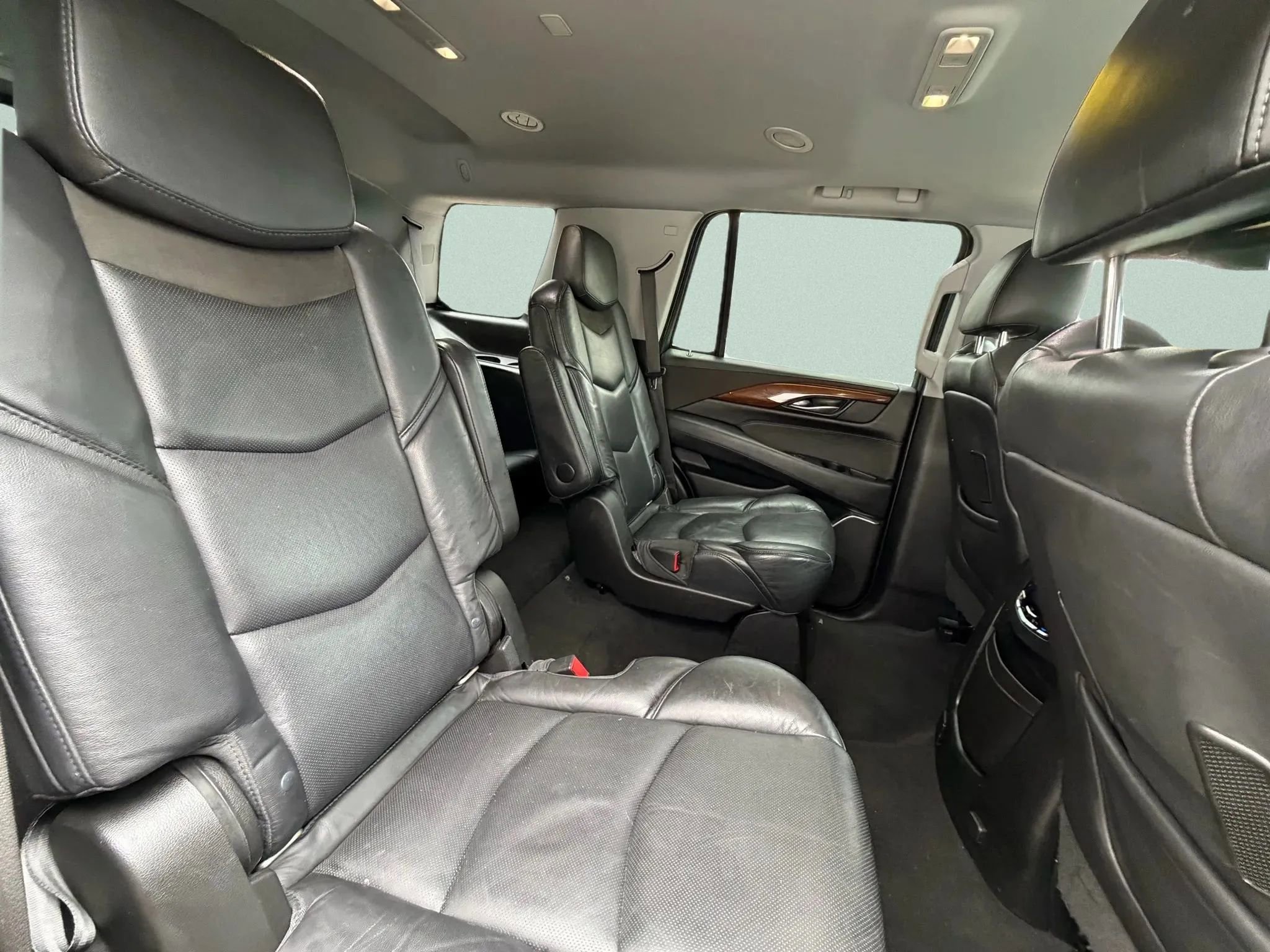 Used 2018 Cadillac Escalade Luxury image 13