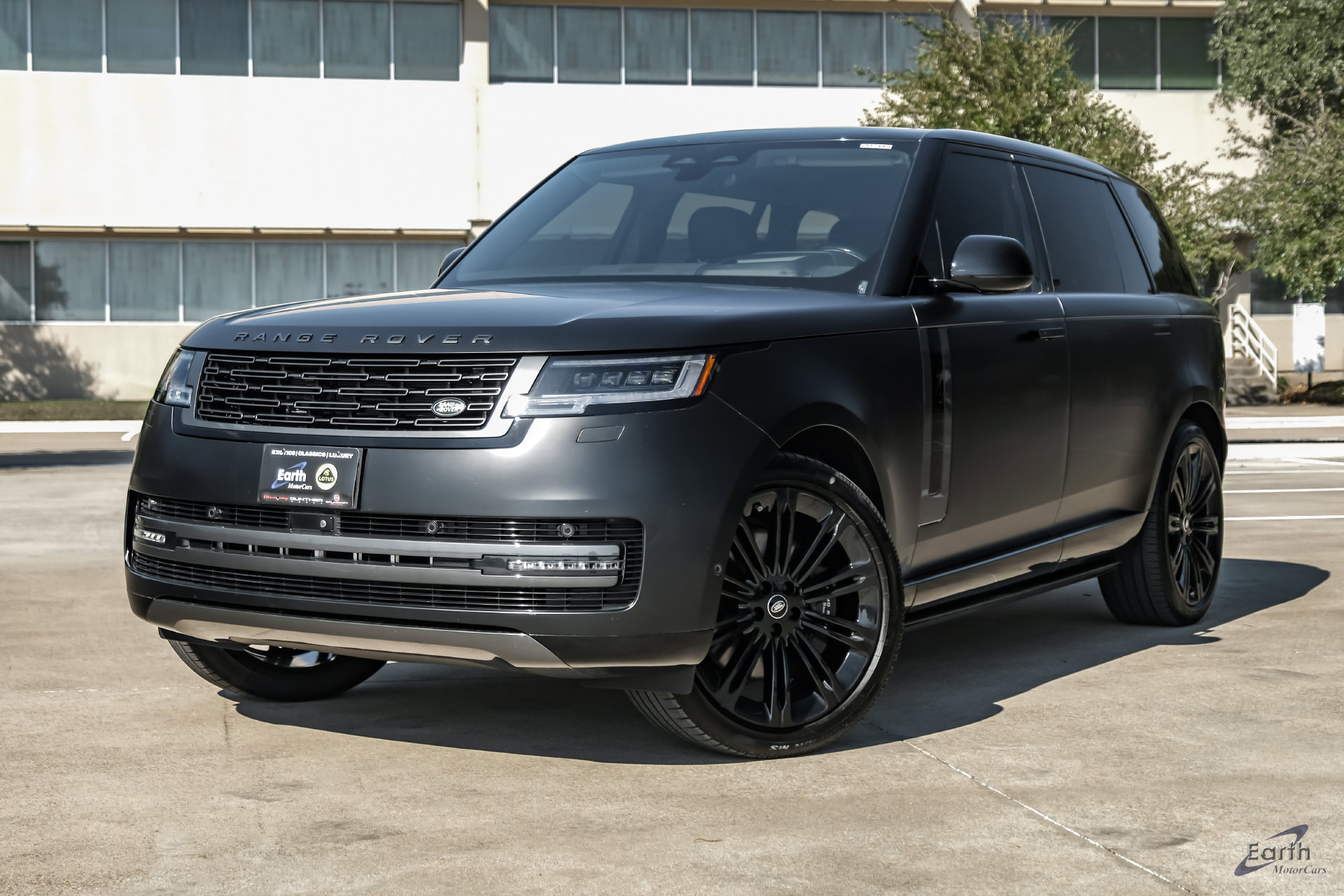 Used 2025 Land Rover Range Rover Long Wheelbase SE AWD/4WD image 6