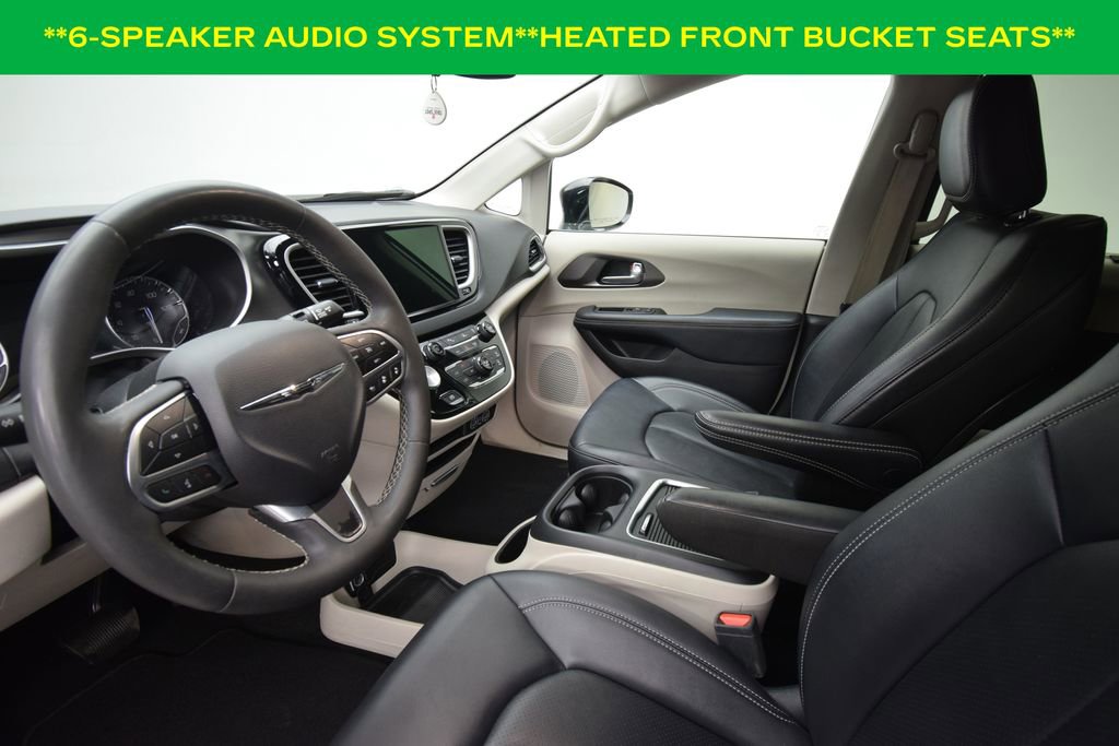 Used 2024 Chrysler Pacifica Touring-L image 4
