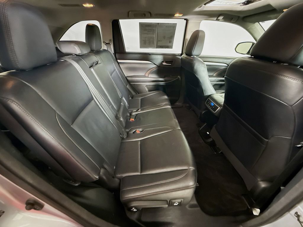 Used 2014 Toyota Highlander XLE FWD image 27