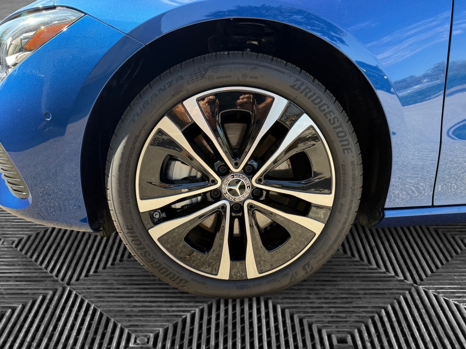 Used 2025 Mercedes-Benz CLA 250 4MATIC image 9