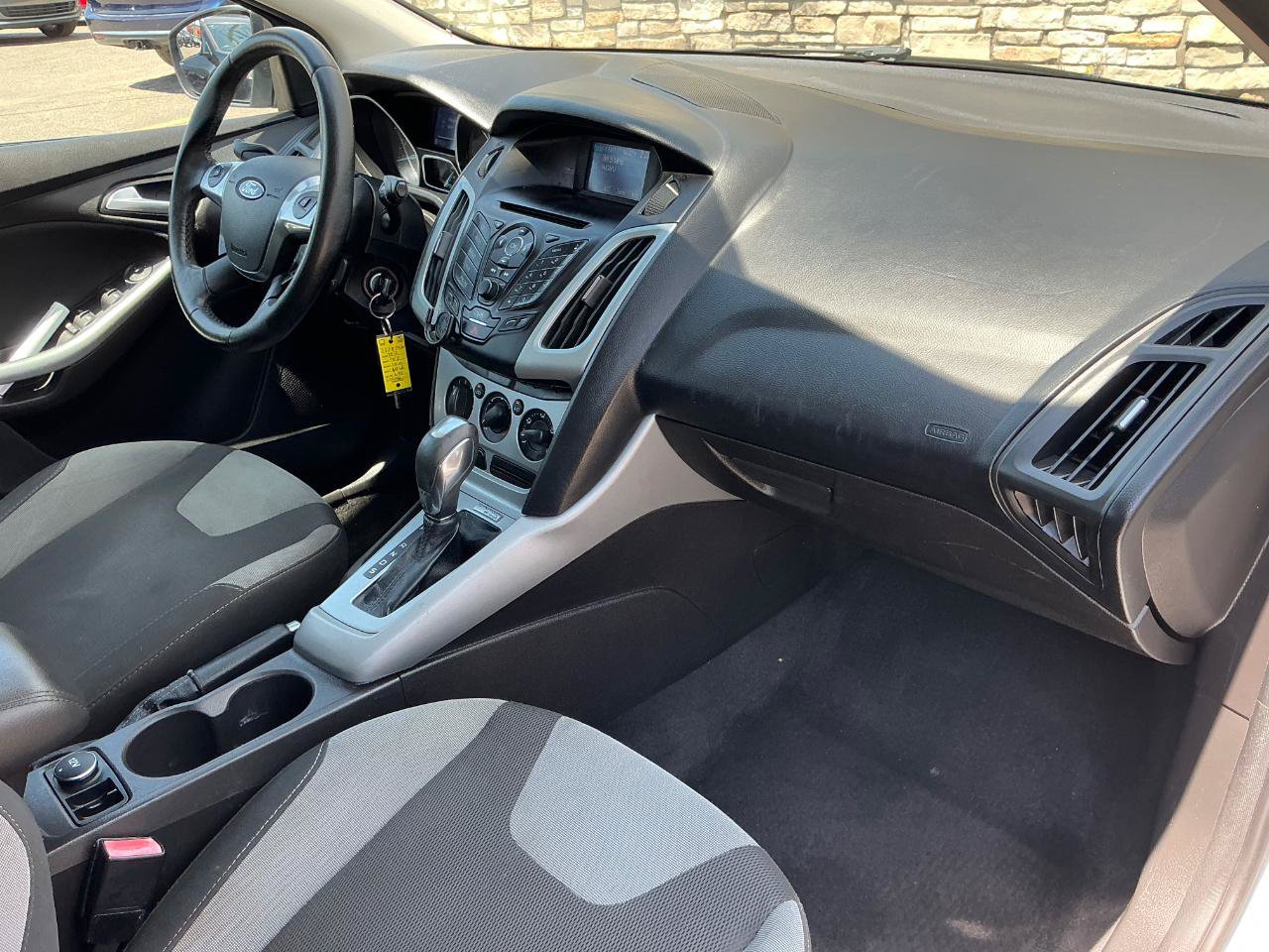 Used 2012 Ford Focus SE FWD image 9