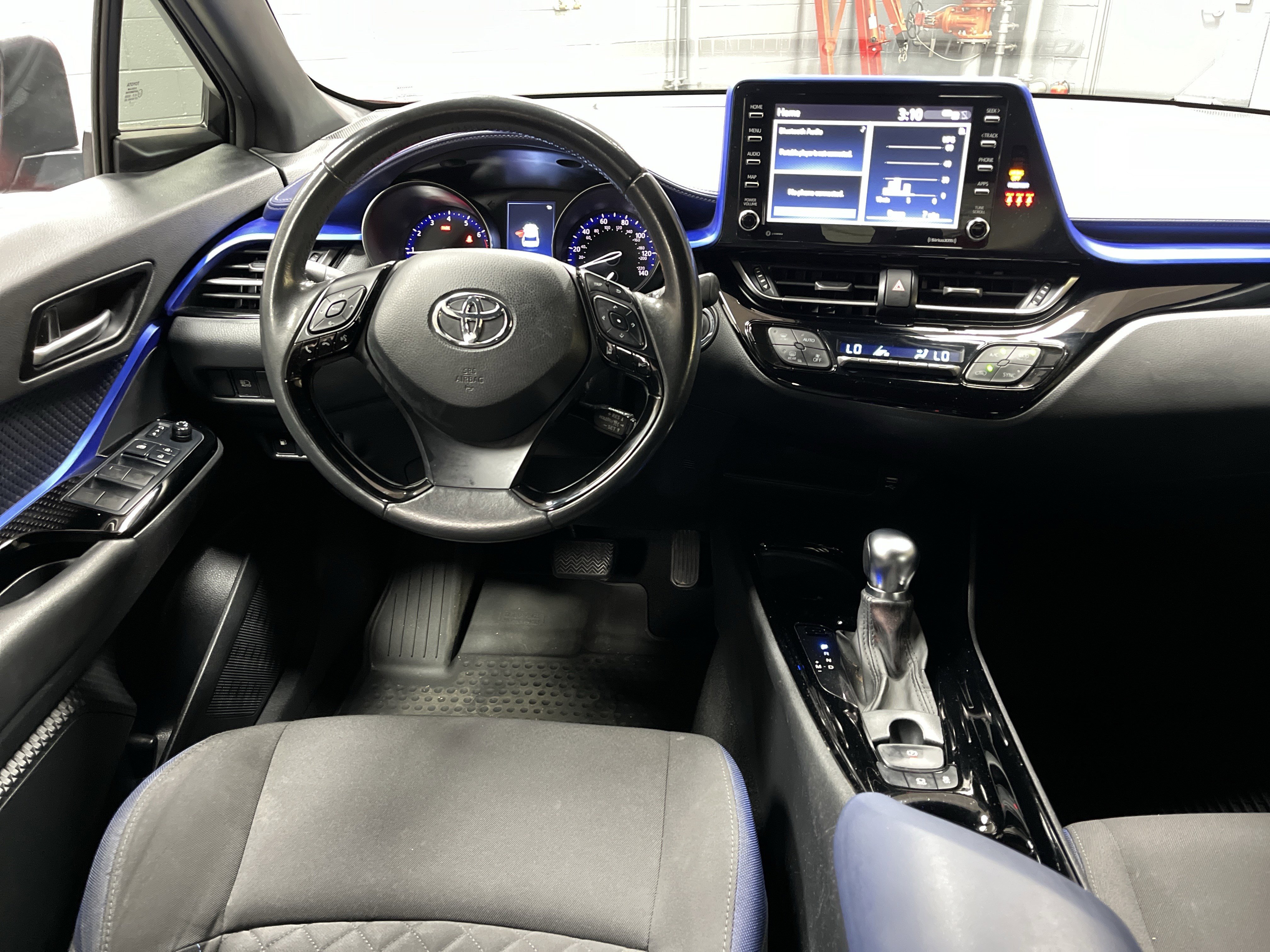 Used 2022 Toyota C-HR XLE image 27