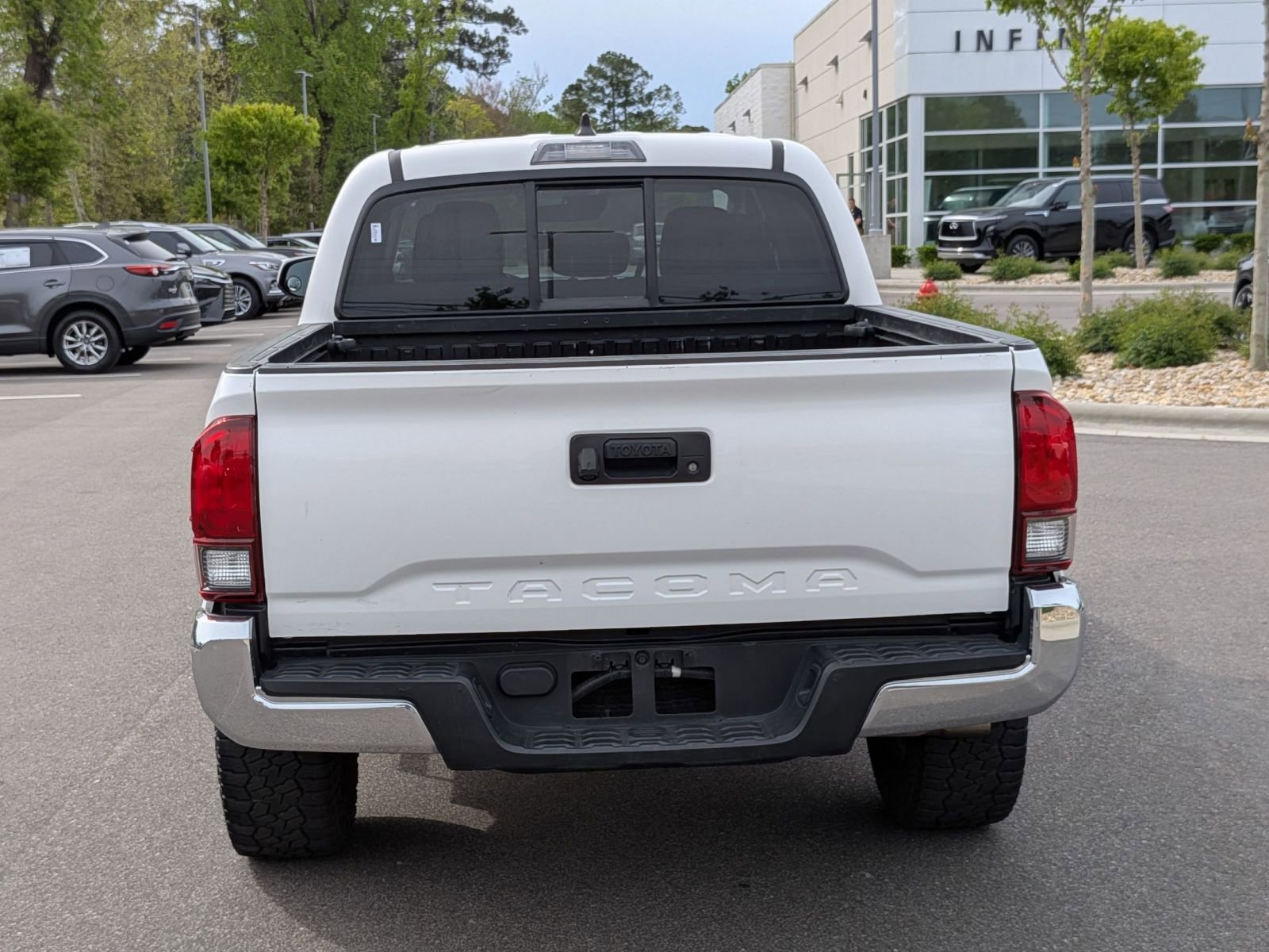 Used 2022 Toyota Tacoma SR5 w/ SR5 Appearance Package (SM) image 4