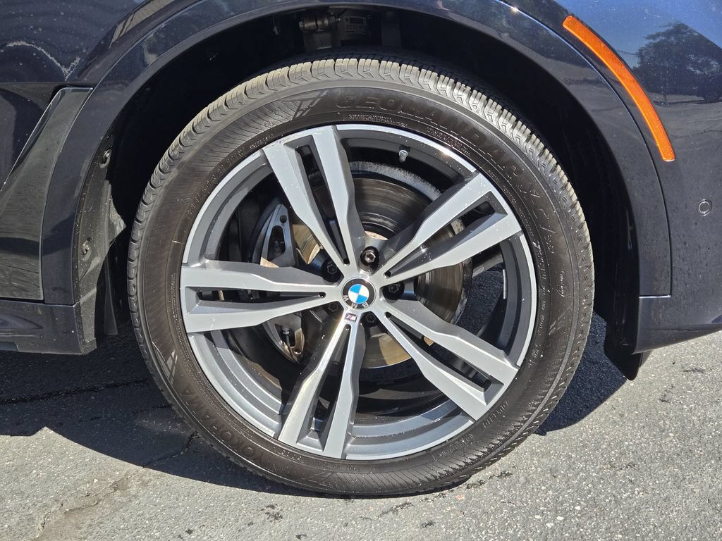 Used 2021 BMW X7 xDrive40i w/ M Sport Package AWD/4WD image 11