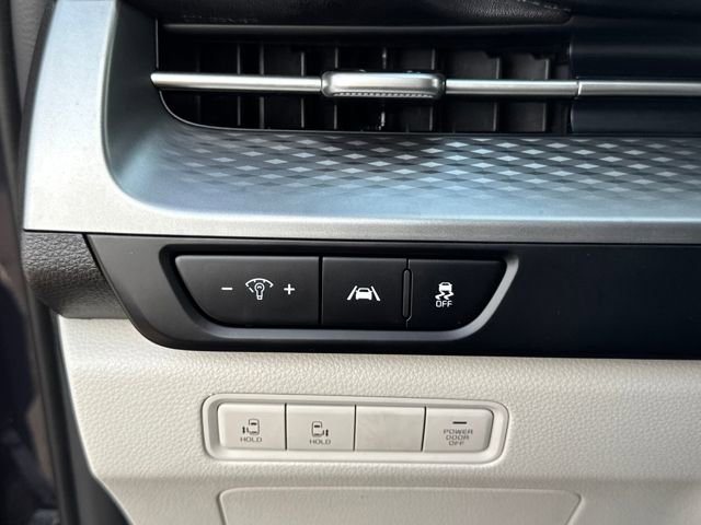 Used 2023 Kia Carnival LX image 28