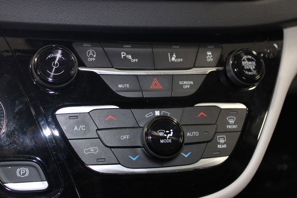 Used 2024 Chrysler Pacifica Touring-L image 43