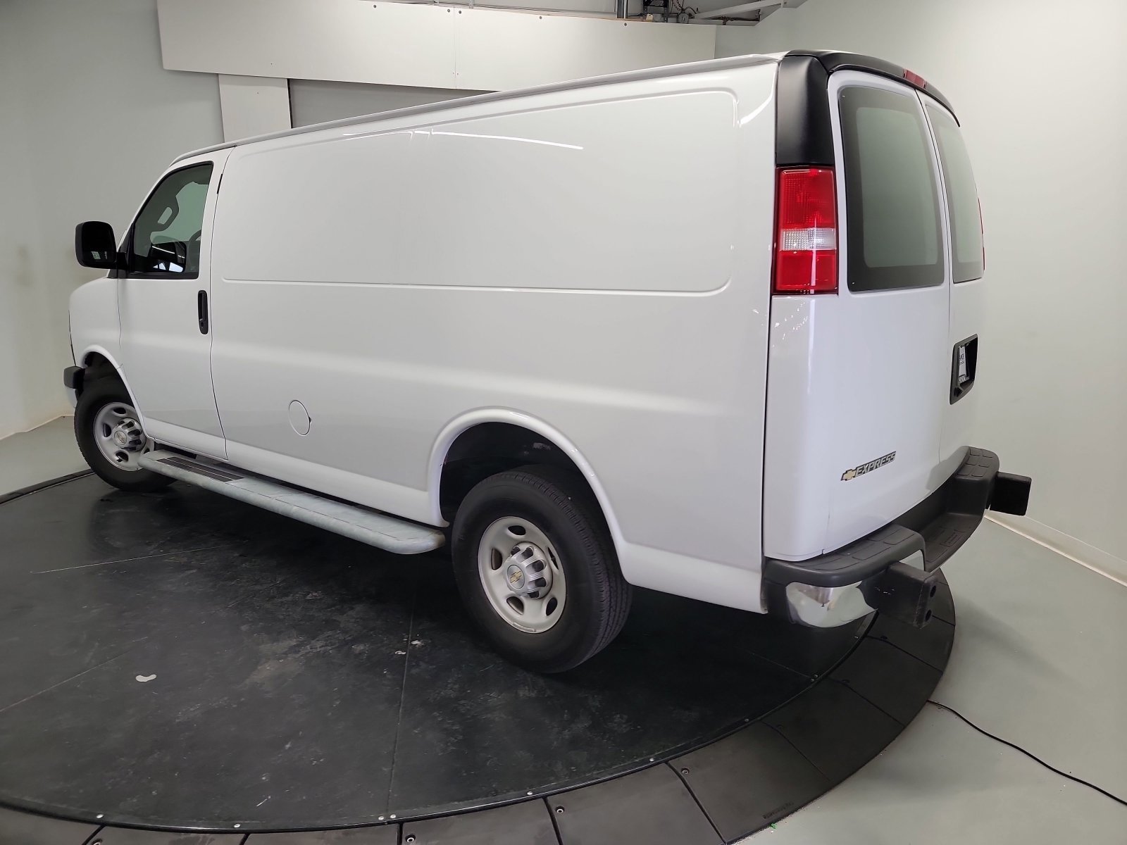 Used 2024 Chevrolet Express 2500 w/ Driver Convenience Package RWD image 6