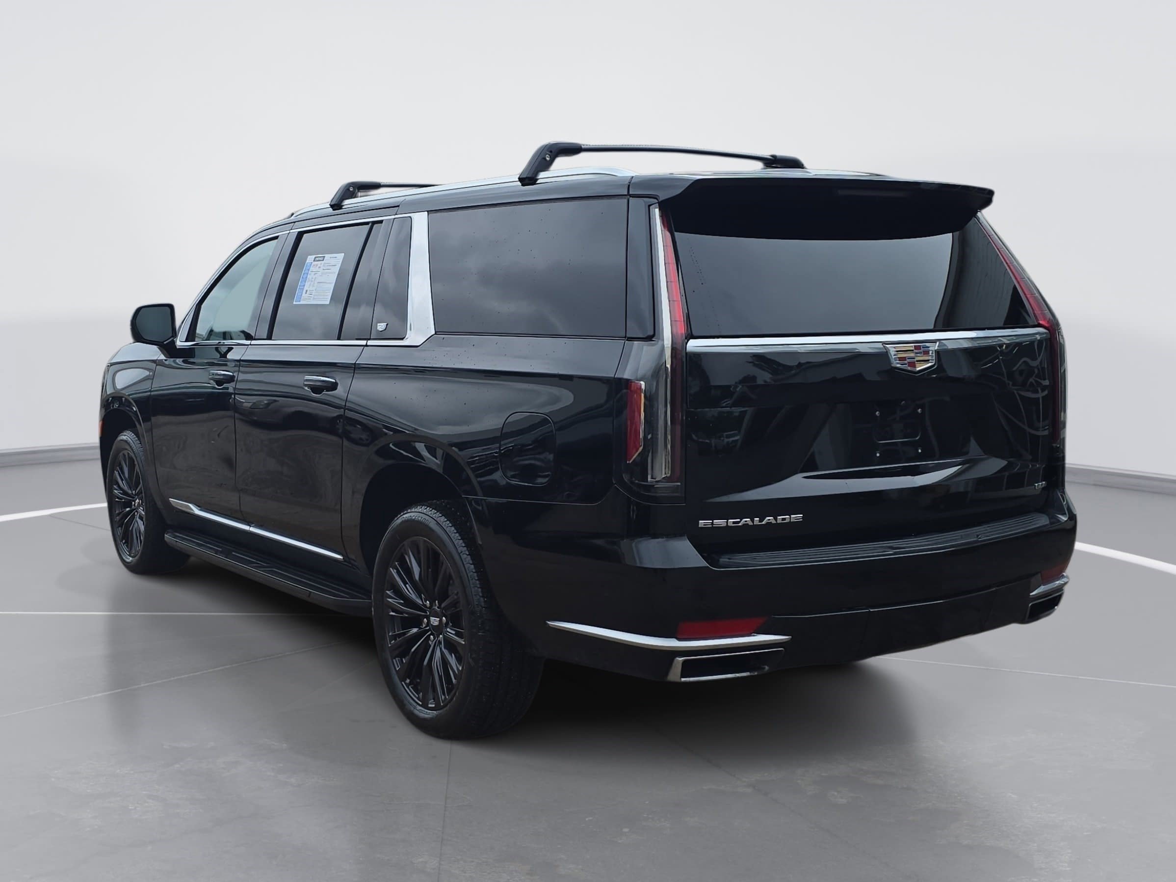 Certified 2023 Cadillac Escalade ESV Premium Luxury w/ LPO, Floor Liner Package AWD/4WD image 5