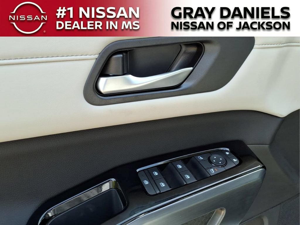 New 2026 Nissan Pathfinder SL FWD image 12