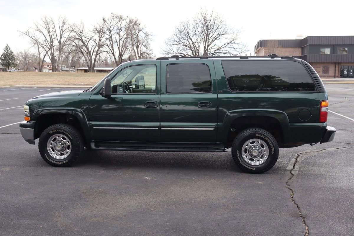 Used 2002 Chevrolet Suburban 2500 LT image 9