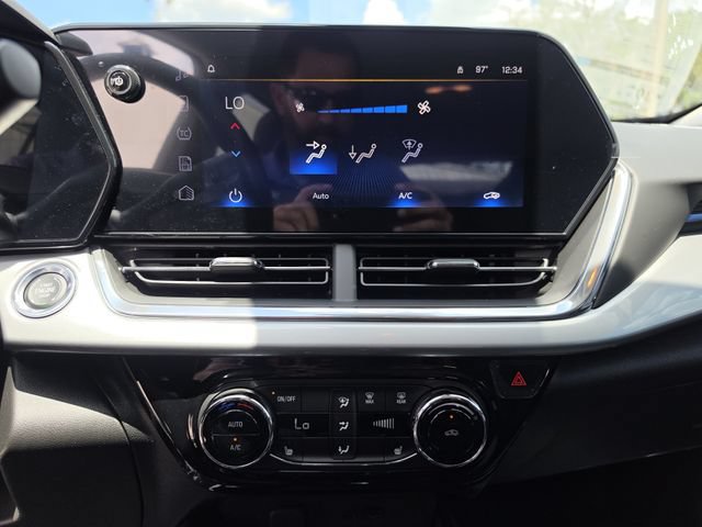 Used 2026 Chevrolet Trax LT w/ LT Convenience Package FWD image 24