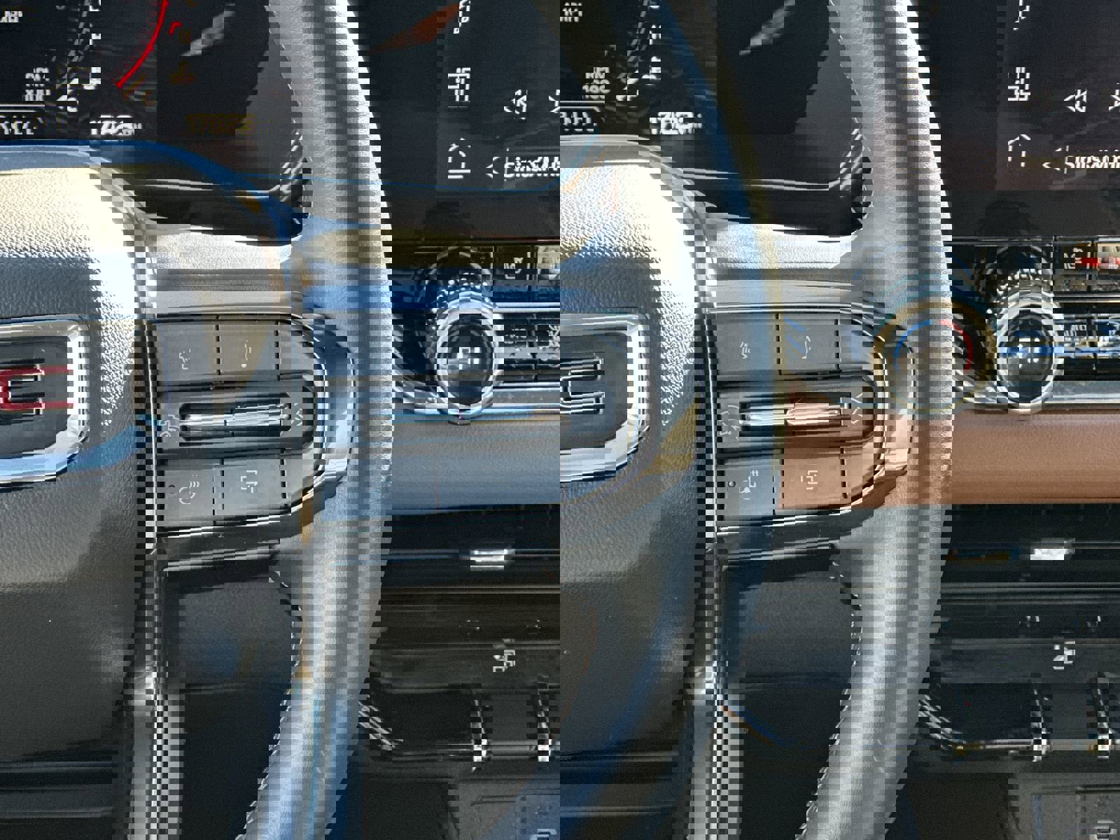 Used 2023 GMC Canyon AT4 w/ LPO, Sports Bar Package image 21