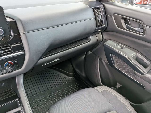 Used 2024 Nissan Pathfinder SV AWD/4WD image 17