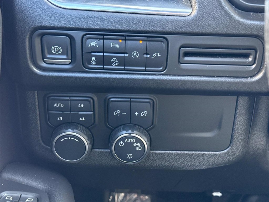 Used 2021 Chevrolet Tahoe Z71 w/ Luxury Package image 29