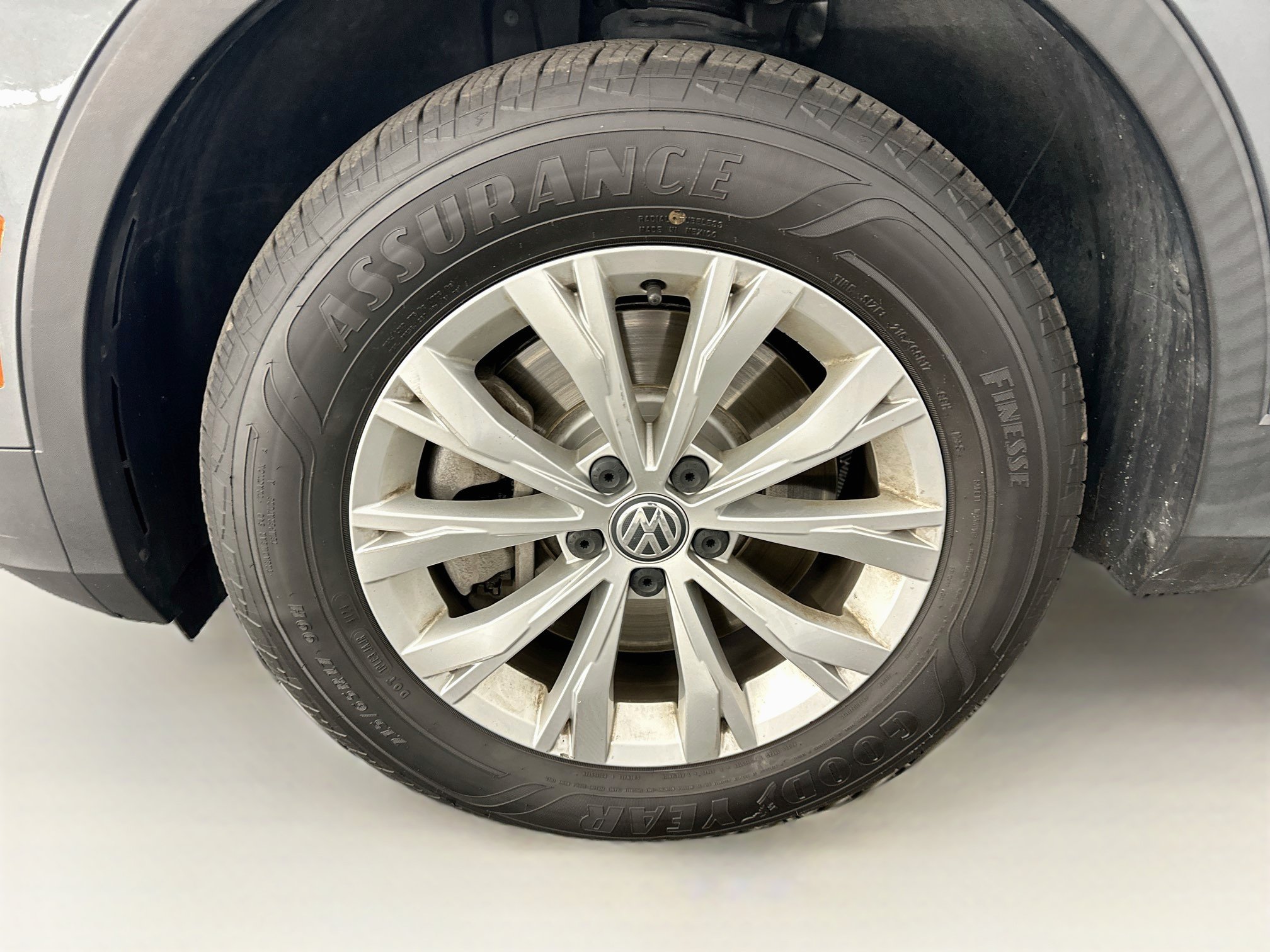 Used 2019 Volkswagen Tiguan SE AWD/4WD image 34